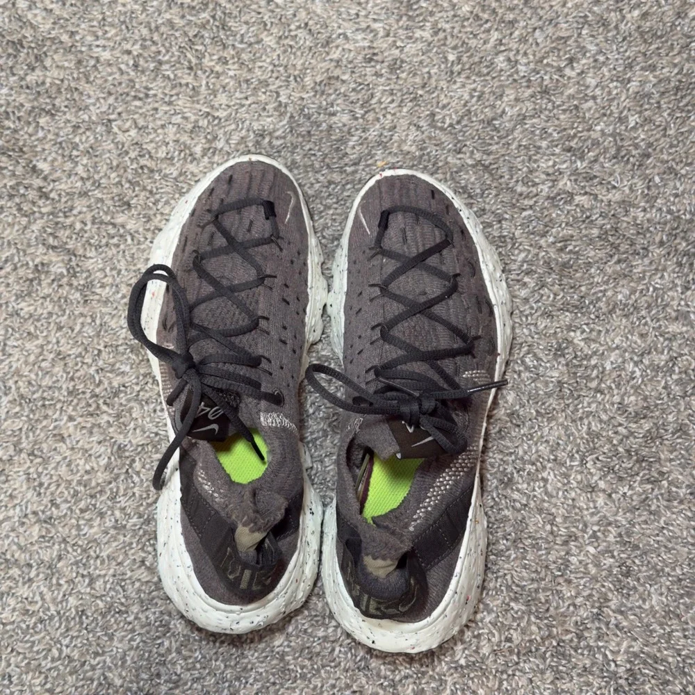 Nike Space Hippie 04 Iron Grey Photon Dust Sneakers CD3476-300 Mens 7 Womens 8.5